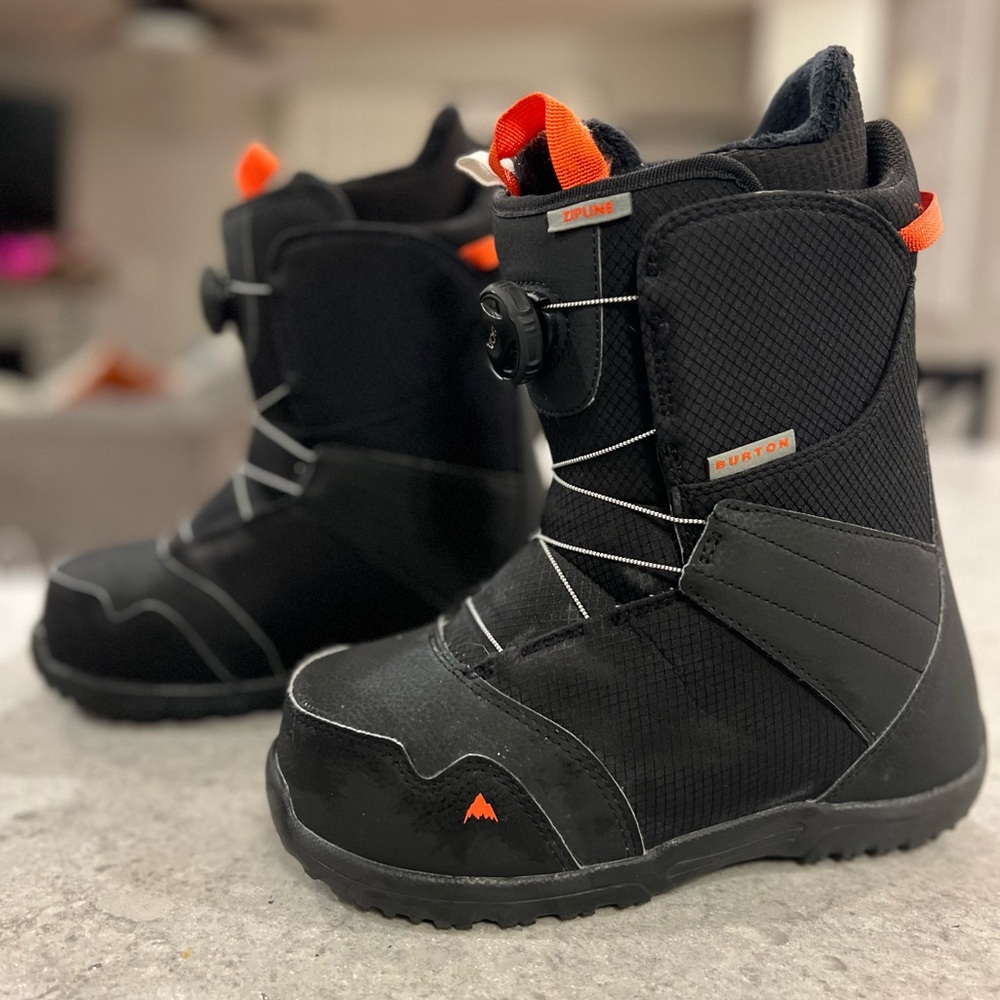 Burton  Snowboard Boots with BOA System youth size 6 - Picture 2 of 5